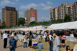 官有地(河川敷)で実施